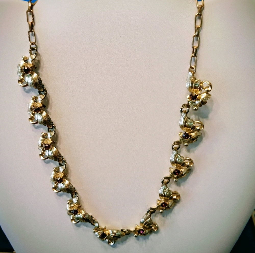 VTG 17" Abstract Leaf/ Deep Purple/ Cabochon Stones/ Adj Length Choker Necklace
